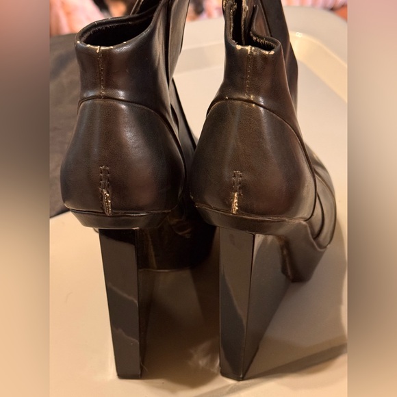 Shoe Cult by Nasty Gal Black Booties - Picture 2 of 7